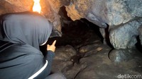 Konon berdasar cerita warga setempat lokasi ini juga pernah menjadi tempat persembunyian Raja Pajajaran, Prabu Siliwangi saat dikejar Raden Kian Santang putranya saat akan diislamkan. Percaya atau tidak, itu sekedar cerita legenda turun temurun yang menjadi buah bibir warga setempat. (Syahdan Alamsyah/detikcom)
