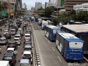 Terkepung Massa Demo, 25 Bus TransJakarta Berhasil Dievakuasi
