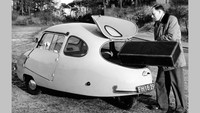 Fuldamobil (1950-1960). Banyak yang tidak mengetahui, ada produsen mobil bernama Fuldamobil. Perusahaan otomotif ini dibangun dari Elektromaschinebau yang berdiri di wilayah Fulda. Waktu itu Fuldamobil melahirkan mobil 3 roda coupe dengan rar mounted single-silinder. Mobil ini menggunakan Wooden Freame dan alloypanel, dan bodi yang dibangun dari besi. Foto: Pool (Autocar)