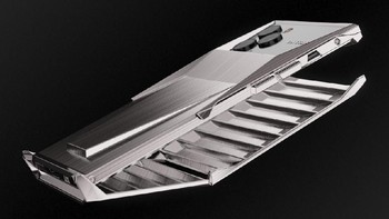 Bagian layar pun memiliki penutup yang terbuat dari titanium agar lebih tangguh. Foto: Caviar