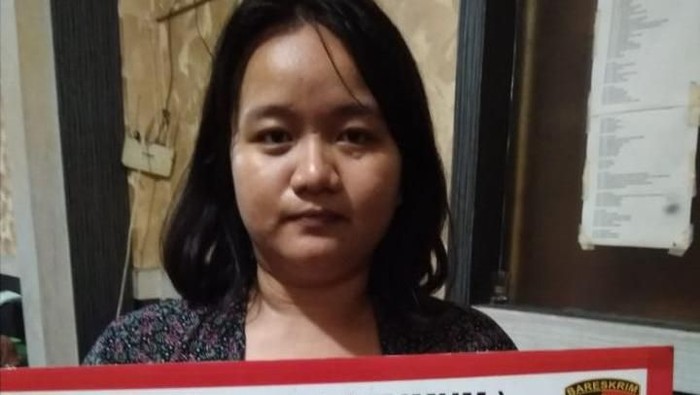 Debby Annisa tersangka penipuan yang mengaku pegawai PT KCI