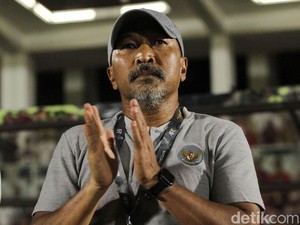 Persela Depak Fakhri Husaini dari Kursi Pelatih