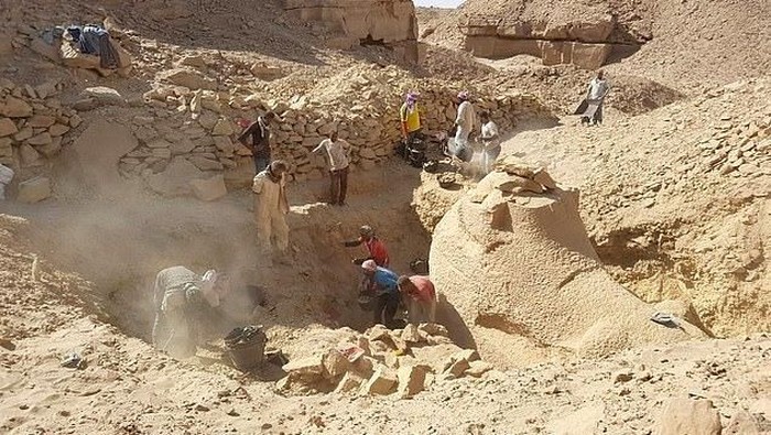 Patung Spinx Berkepala Domba
