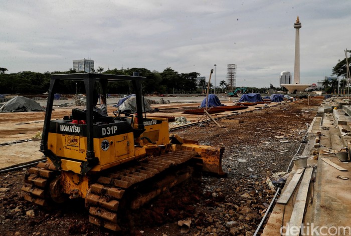 Polemik Revitalisasi Monas Pascadisetop Proyek revitalisasi Monas sudah dihentikan untuk sementara waktu. Namun, polemik soal revitalisasi itu masih terus bergulir.