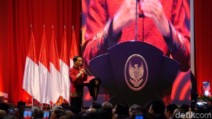 Presiden Jokowi menyapa Nathania Purnama yang merupakan putri Basuki Tjahaja Purnama (Ahok) dan Veronica Tan di acara Imlek Nasional.