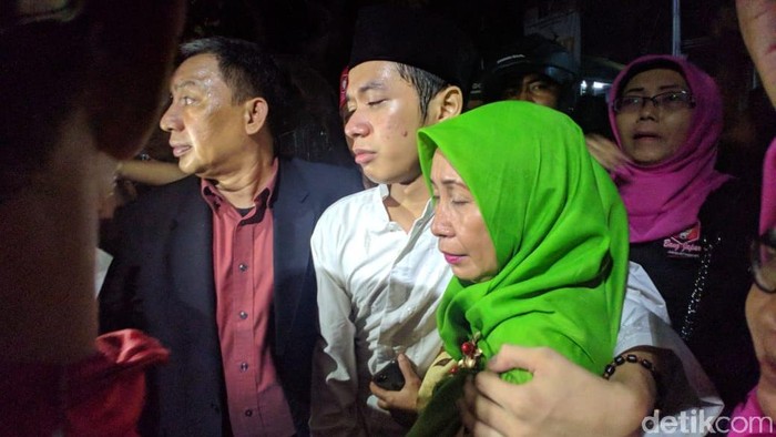 Lutfi saat keluar meninggalkan Rutan Salemba