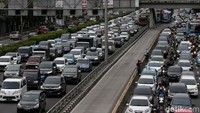 Pengoperasian transportasi seperti LRT, MRT, KRL, dan lainnya bisa dikelola oleh badan usaha bersama seluruh daerah supaya lebih efisien. Jadi akan terbentuk Kota Konglomerasi yang dibangun atas kerjasama badan usaha antardaerah. Rengga Sancaya/detikcom.