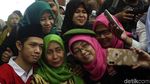 Momen Kebahagiaan Ibunda Sambut Kebebasan Lutfi