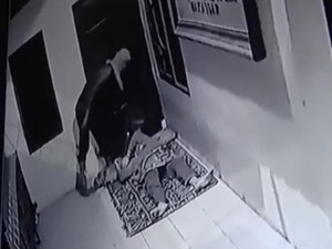 Warga Palu Dicuri Ponselnya saat Bermalam di Masjid Samping DPRD Sulsel