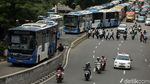 Jalan Veteran Ditutup, Bus TransJ Menumpuk di Halte Hayam Wuruk
