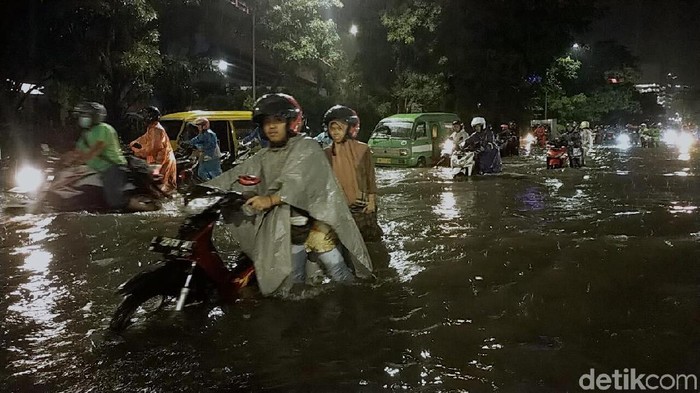 banjir di surabaya