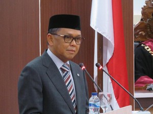 Gubernur Sulsel Minta DPRD Sabar soal Masjid 99 Kubah-Stadion Barombong
