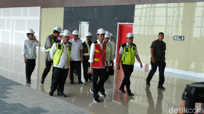 Presiden Jokowi keliling mengecek Bandara Internasional Yogyakarta