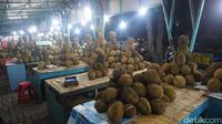 Di Sentra Durian Kalibata Bisa Makan Durian Petruk dan Medan yang Legit
