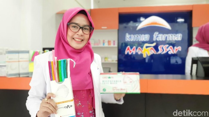 Penjualan masker di Makassar meningkat hingga 10 kali lipat usai ramainya pemberitaan soal virus corona (MN Abdurrahman/detikcom)