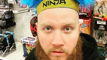 9. Timothy TimTheTatman Betar dengan pendapatan USD 8 juta. Streamer Fortnite lainnya, Betar sudah memiliki kontrak eksklusif dengan Twitch sekaligus endorsement dari Reeses hingga Bud Light. Foto: Instagram