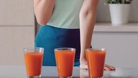 Olivia Jansen juga melakukan detox untuk tubuhnya dengan mengonsumsi jus yang terbuat dari wortel. Olivia Jansen mengatakan dengan meminum jus wortel dapat membersihkan tubuhnya dari radikal bebas. Foto: Instagram @oliviajansen