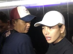 Ini Alasan Nikita Mirzani Ajak Arkana Ikut Bermalam di Polres