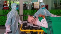 Kegiatan simulasi penanganan virus corona dilakukan di sejumlah rumah sakit di beberapa wilayah di Indonesia. ANTARA FOTO/Aji Styawan.