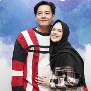 7 Artis yang Jadi Mualaf karena Panggilan Hati 7 Artis yang Jadi Mualaf karena Panggilan Hati