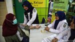 PT KAI Bagi-bagi Masker Cegah Virus Corona di Gambir