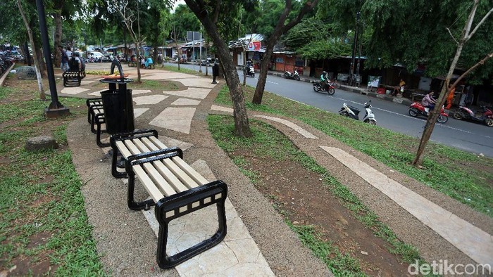 Lahan kosong yang merupakan fasilitas umum di Jalan Manggarai Utara, Jakarta, dirombak menjadi RTH. Area itu dilengkapi sejumlah fasilitas penunjang untuk warga