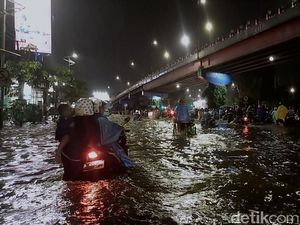 Seekstrem Apa Sih Hujan yang Banjiri Surabaya Kemarin