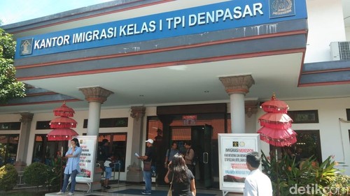 Running text di Kantor Imigrasi Denpasar dibajak (Angga Riza/detikcom)