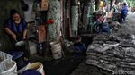 Antisipasi Banjir, Lumpur di Selokan Gunung Sahari Dibersihkan