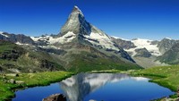 Matterhorn merupakan gunung dengan ketinggian 4.478 meter di Pegunungan Alpen dan menjadi perbatasan Swiss dan Italia. Puncak gunung ini berbentuk piramida dan hampir simetris lho. (iStock)
