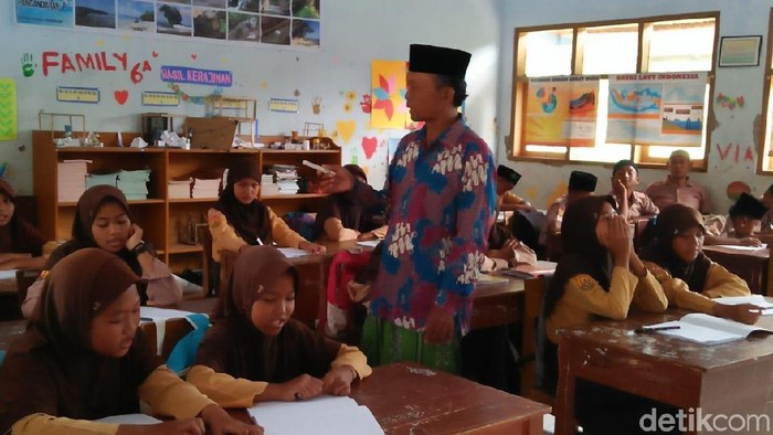 Ajengan masuk sekolah di pangandaran
