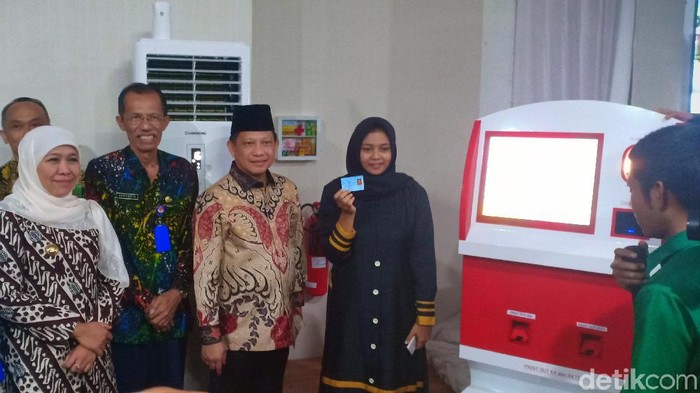 Mendagri Tito Karnavian mengunjungi Mal Pelayanan Publik  Magetan. Ia ingin melihat mesin Anjungan Dukcapil Mandiri (ADM) yang disebut-sebut pertama di Indonesia.