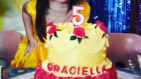 Menurut kamu gimana nih cake ulang tahun Graciella? Temanya mawar dan sudah siap ditiup si cantik Graciella. Foto: Instagram graciellabigail