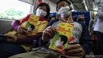 PT KAI Bagi-bagi Masker Cegah Virus Corona di Gambir