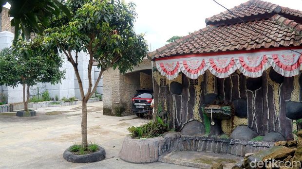 Penampakan Kediaman Leader King Of The King Sukabumi