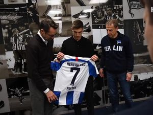 Pindah ke Hertha Berlin, Piatek Pilih Nomor 7