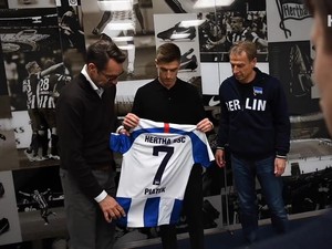 Pindah ke Hertha Berlin, Piatek Pilih Nomor 7