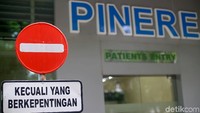 Sebagai salah satu rumah sakit rujukan untuk pasien dengan gejala virus corona jenis baru itu RSUP Persahabatan menyiapkan ruangan khusus untuk menangani pasien tersebut.