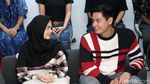 So Sweet! Saat Cut Meyriska Membenarkan Rambut Roger Danuarta