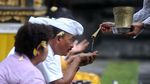 Warga Bali Sembahyang Agar Dijauhkan dari Virus Corona