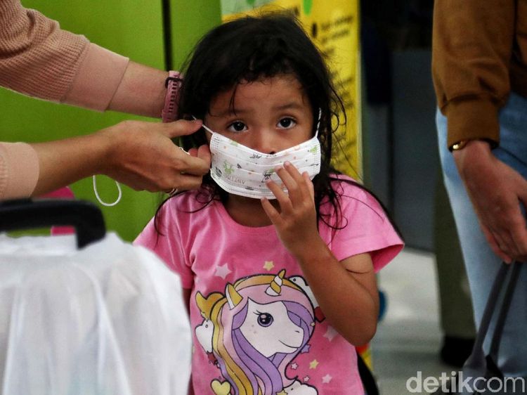Sosialisasi Pencegahan Virus Corona di Stasiun Gambir
