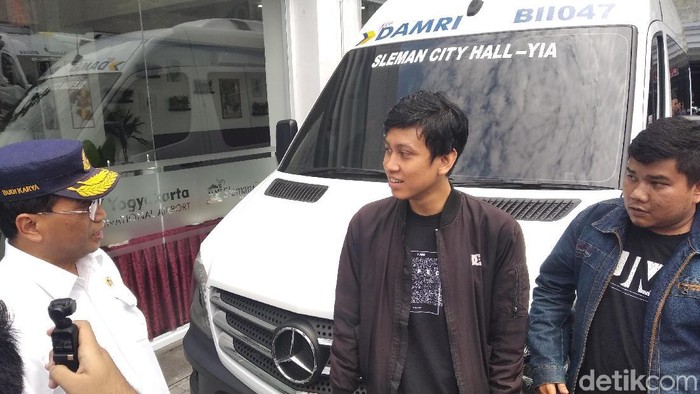 Menhub jajal minibus Damri di Bandara Kulon Progo