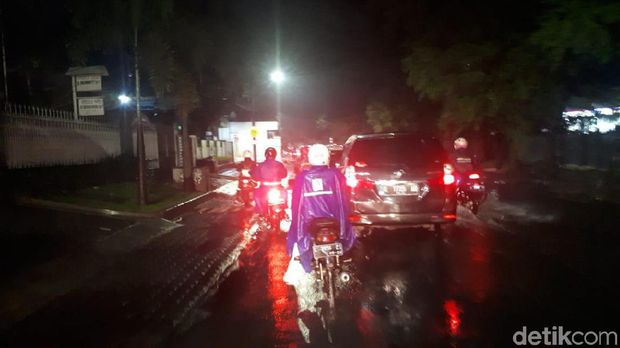 Genangan di beberapa ruas jalan surut/
