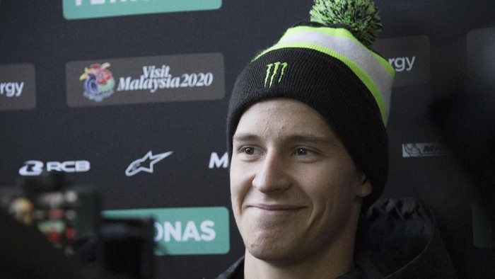 VALENCIA, SPAIN - NOVEMBER 19: Fabio Quartararo of France and Petronas Yamaha SRT speaks with journalists during the pre-season MotoGP Tests in Valencia at Ricardo Tormo Circuit on November 19, 2019 in Valencia, Spain. (Photo by Mirco Lazzari gp/Getty Images)