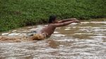 Keseruan Anak-anak Berenang di Waterpark Taman Langsat