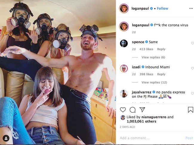 Dan yang paling kontroversial adalah unggahan influencer yang juga dikenal sebagai YouTuber, Logan Paul. YouTuber yang pernah mengunggah video jasad korban bunuh diri di Jepang itu memamerkan foto terbarunya berpose bersama para wanita seksi memakai masker gas atau masker militer. f**k the corona virus, tulisnya di keterangan foto. Pria dengan followers lebih 17 juta itu pun langsung dihujat. I dont think this is so funny 😑, people are dying, demikian salah satu kritikan netizen pada Logan Paul. Foto: Instagram