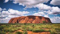 Ikonik Australia ini sekarang telah dilarang untuk didaki. Gunung Uluru atau Ayers Rock adalah gunung berbentuk bongkahan batu raksasa yang mejadi tempat suci bagi orang Aborigin. (iStock)