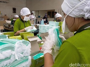 Tak Ada Masker, Wanita Pakai Kostum Jerapah Demi Cegah Virus Corona