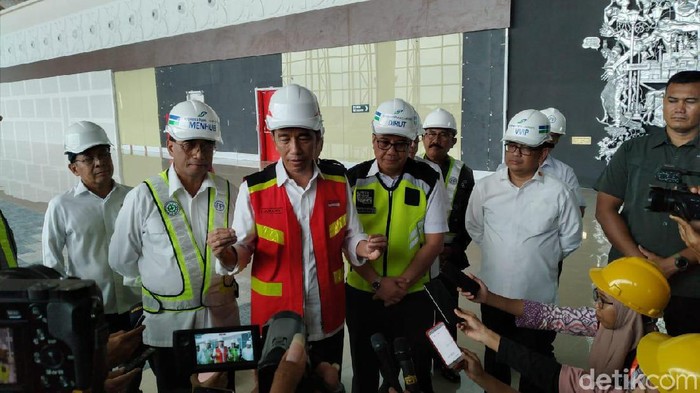 Presiden Jokowi keliling mengecek Bandara Internasional Yogyakarta
