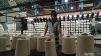 Broto melanjutkan, bahkan sejak satu bulan terakhir ini permintaan masker meningkat hingga 100 persen.